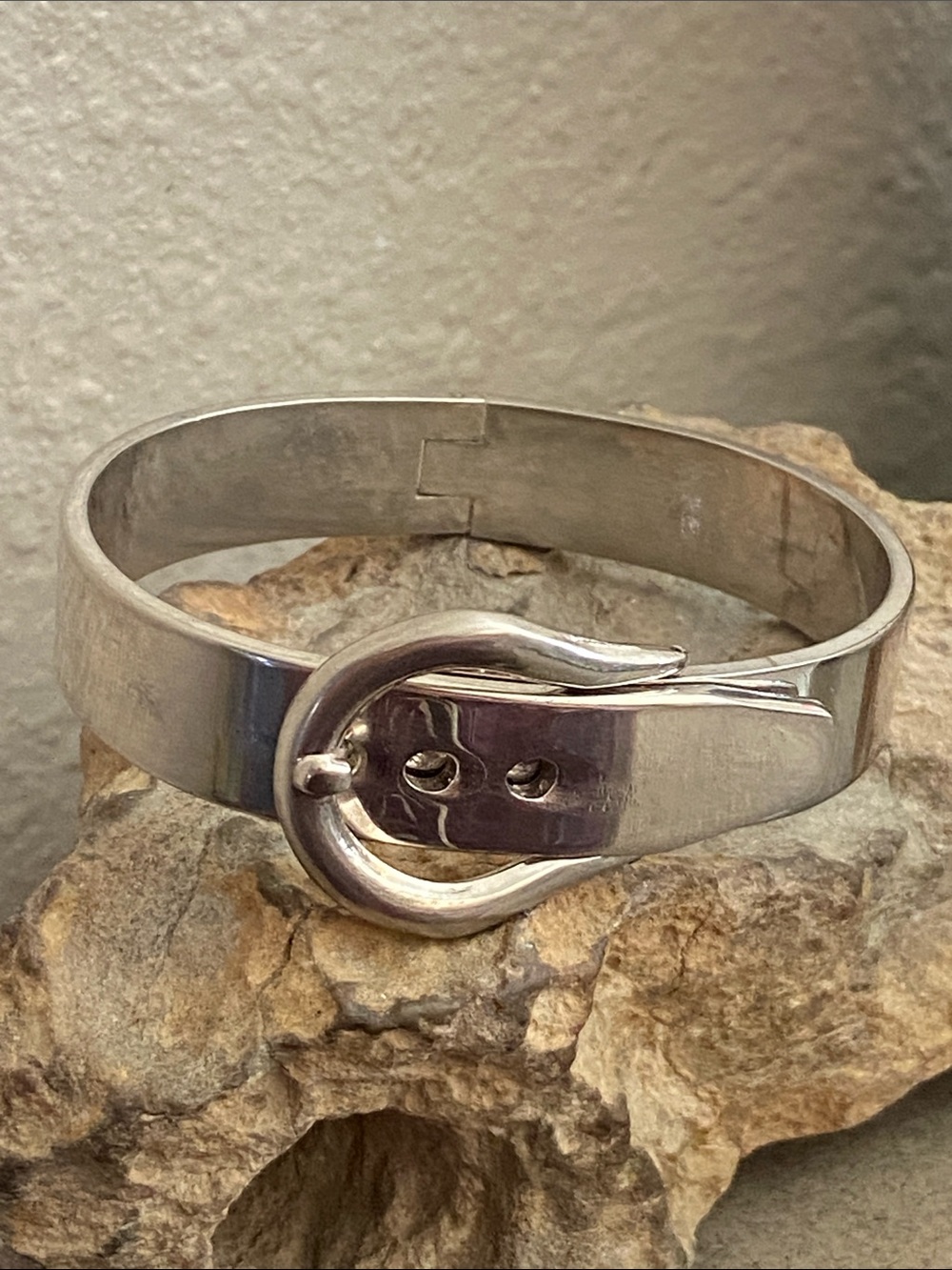 VTG 90s Silver Tone Alloy  Belt Buckle Style Hinged Bangle Bracelet